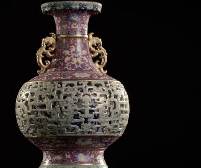 中国古代乾隆时期花瓶以900多万美元的价格出售(乾隆时期中国叫什么)