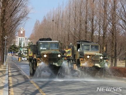 韩国前线部队暴发集体感染 至少8人确诊(韩国前线部队凌晨突发爆炸)