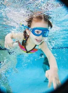 6岁女孩游泳后,全身皮肤一碰就掉 天热游泳不这样做还可能引发肺炎 败血症