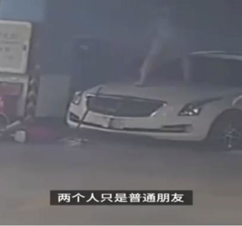 女子因和朋友吵架,去车场狂砸9辆车,还在车上留下 让我男朋友赔