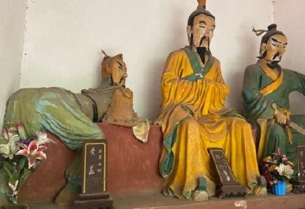 热议 湖南5A级景区现魔性黄盖雕像,引发网友纷纷吐槽
