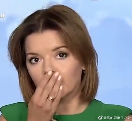 乌克兰女主持玛丽亚 帕达尔科直播时门牙脱落 被观众拍下并发布到网上