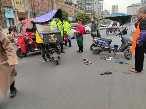 事发城区 乐山一外卖小哥转弯撞上电瓶车,女车主被撞倒在地...