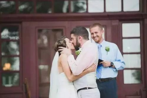 新郎新娘的亲吻,是婚礼上最动容 最甜蜜的瞬间 