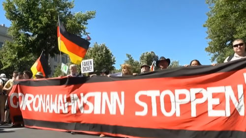 德国柏林爆发反防疫措施游行,抗议者不戴口罩 无视社交安全距离