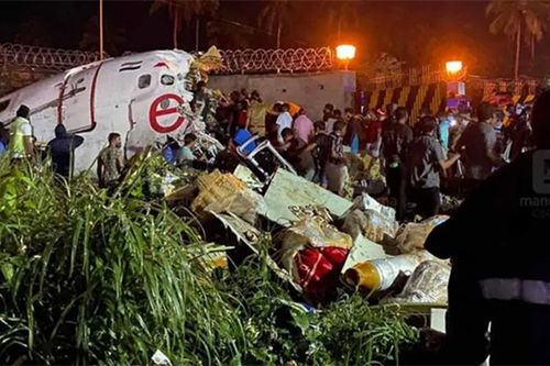 印度一客机降落时冲出跑道,已致17死百余伤 