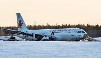 加拿大航空飞机冲出跑道