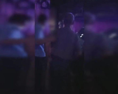 90多岁老人,夜晚独自街头徘徊 咋回事