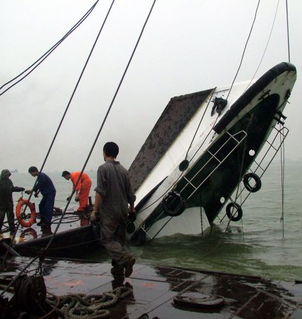 长江镇江水域发生船舶碰撞事故6人死亡3人失踪 组图 