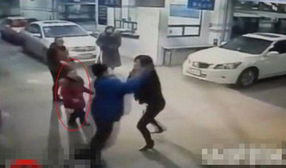 内蒙古一女子在红旗店被三名醉汉殴打(内蒙古第一女子监狱环境)