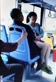 女售票员因坐在大腿上引起热烈的讨论