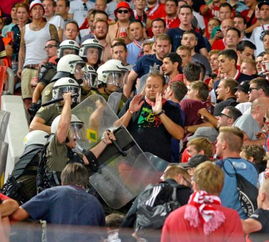 球迷与警察发生冲突 拜仁慕尼黑于当地时间