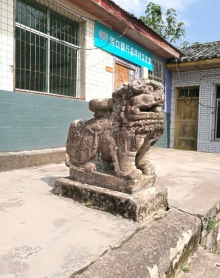 重达3吨 村委会门口百年石狮被盗 警方悬赏万元 寻狮