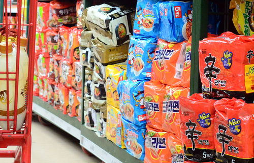 韩媒 韩国方便面向中国出口最多,一年卖4万多吨