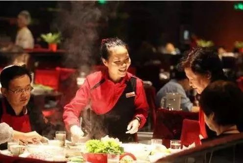 海底捞上半年净亏损9.65亿元,受疫情的影响门店客流量减少