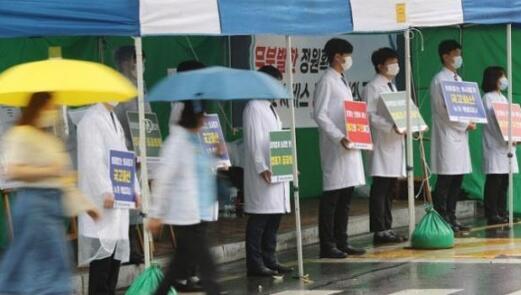 韩国数万名医生集体罢工3天 不满扩招 应提高报酬