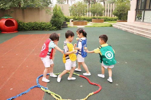 幼儿园儿童围成圈集体拍摄动作整齐,视频在国外播放3000多万(幼儿园围成圈的游戏)