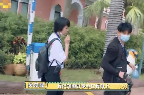 吴奇隆回应被安保按倒在地,不否认受伤态度敬业不停安慰粉丝没事