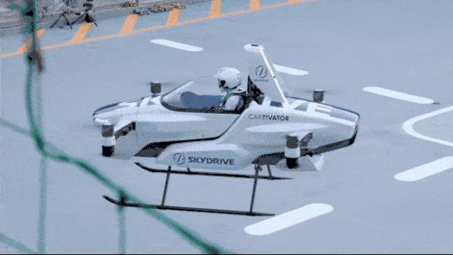 小型电动垂直飞行汽车首飞成功