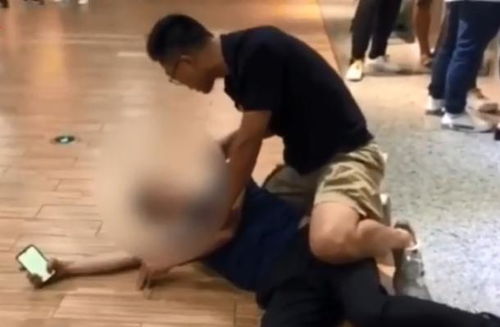 男子酒后猥亵殴打女大学生 被来消费的警察抱摔制服