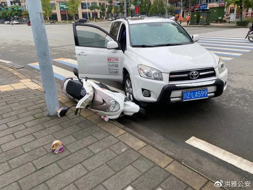 眉山小贼跑步跟随骑单车女生扒窃手机,民警驾车追击,成功捕获