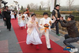北京七对 袖珍人 举行集体婚礼 均为皮影戏演员 