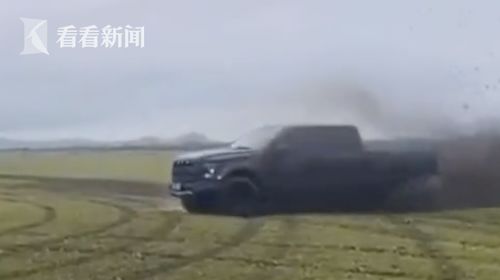 肆意碾压呼伦贝尔草原 越野车司机现身道歉赔偿