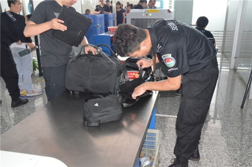 乘客带高压锅出机场时被拦下 工作人员试图撬开后,集体愣住了