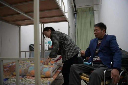 太感人 陕西女孩5岁开始照顾瘫痪的爸爸,如今带父上大学
