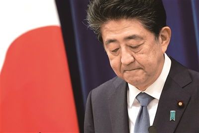 安倍突然宣布辞职留给日本政坛的三大疑问 