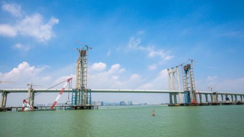 世界首座高铁跨海大桥主塔封顶