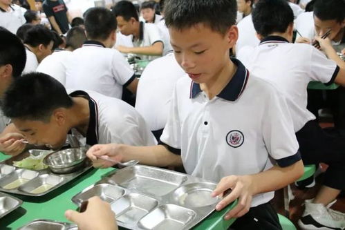 广东一中学推青菜就白饭 危机体验餐 为提高勤俭节约意识