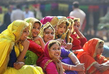 印度童婚疫情明显增加:父母被迫谋生卖女儿(疫情致印度童婚事件激增)