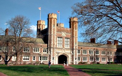 美国各地大学疫情向校园外蔓延