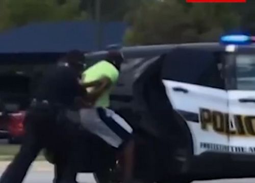 美国黑人男子慢跑遭警察电击,警方的回应令人无语至极