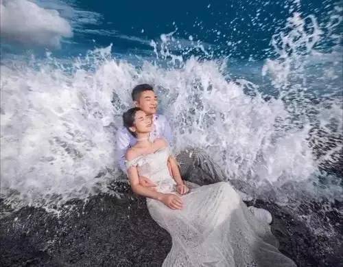 新人海边拍婚纱照被浪卷走,新娘化妆师遇难