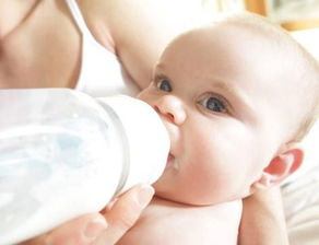 3个月宝宝喂奶就哭一直不吃,医生将宝妈痛骂 