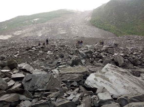 四川叠溪山体垮塌河道堵塞2公里 100余人被掩埋 组图 