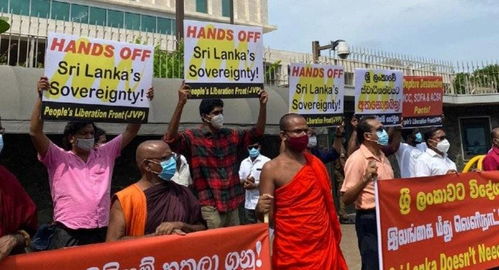 斯里兰卡民众在美使馆附近抗议蓬佩奥到访,警告勿干预斯主权