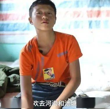大凉山彝族少年痴迷游泳,父亲挖私家泳池,奥运冠军上门教学