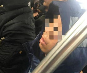 男子在飞机上猥亵被拘留 35岁男子
