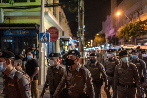泰国爆发六年来最大规模抗议,万人走上曼谷街道,数十人被杀