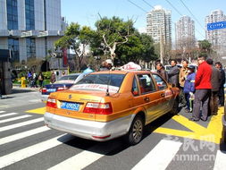 胶州路北京西路强生出租车撞倒10岁女孩 