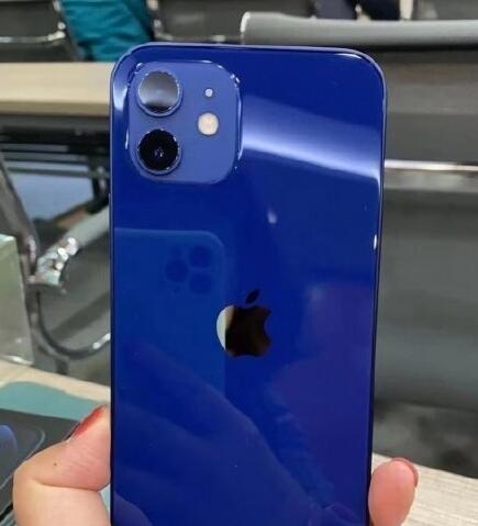 苹果官网iPhone 12蓝色真机 有网友脑洞大开(苹果官网iphone13)