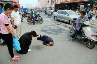 郑州老人倒地流血 市民先拍照再救助 
