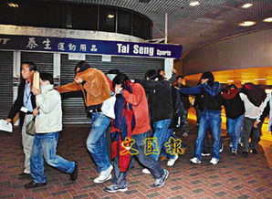 香港警方捣酒楼午夜赌档 当场竟拘51人 