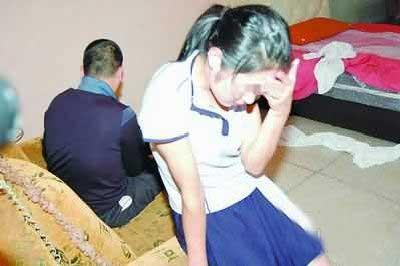 男子趁妻熟睡强奸13岁侄女 床单遗留精斑 图