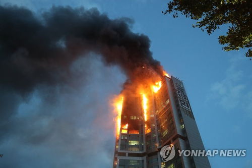 韩国蔚山大楼起火 77人被送往医院死亡人数尚不清楚(韩国33层大楼起火)