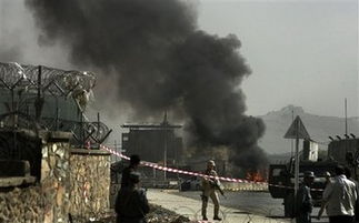阿富汗首都军用机场遭自杀式爆炸袭击 致2死10伤 