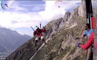 现实版007 法男子乘滑翔伞降落到高空缆车 